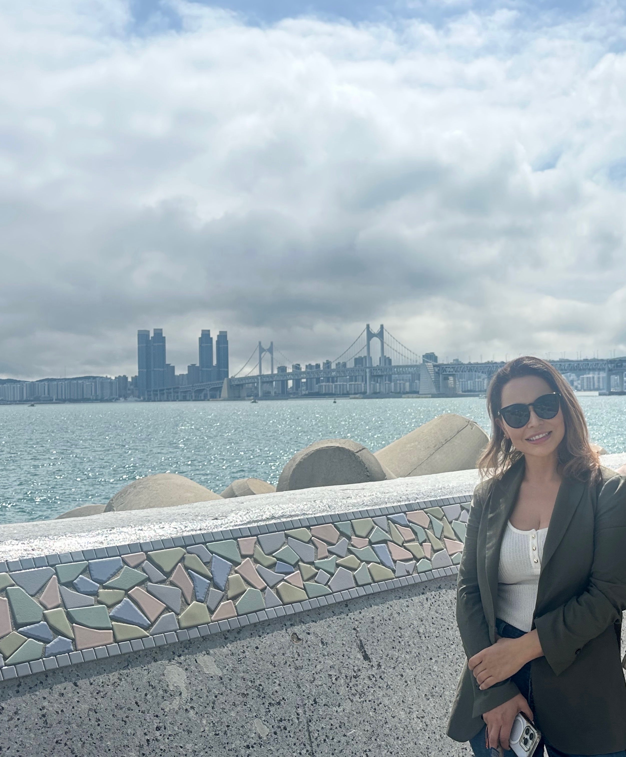 Mónika Jáuregui at the coast in Busan, South Korea